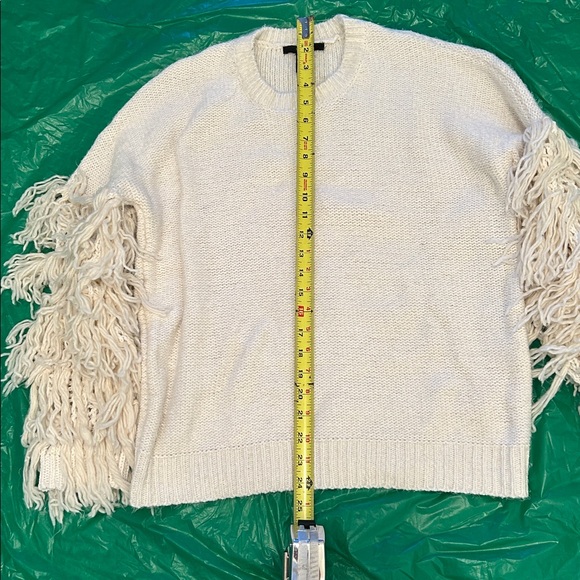 Sweater with shredded sleeves - Picture 6 of 8